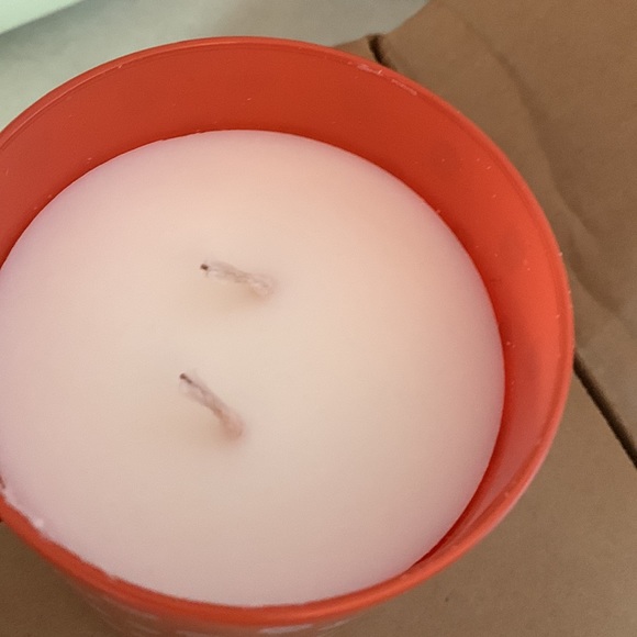 NWT Candle - Picture 2 of 2